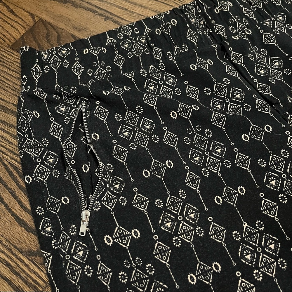 Harlowe & Graham Patterned Stretchy Pants